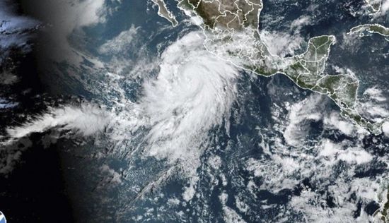 الإعصار هيلاري المتجه نحو الولايات المتحدة يخلف قتيلًا