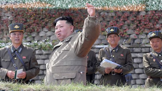 زعيم كوريا الشمالية يتفقد الوحدات البحرية