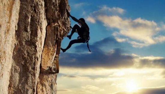 مقتل أربعة متسلقين بعد سقوطهم عن أعلى جبل بالمكسيك