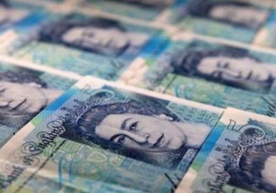 تفاوت أداء الإسترليني مقابل الدولار واليورو في بورصة لندن