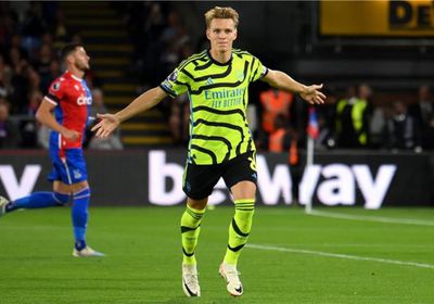 آرسنال يتخطى كريستال بالاس بصعوبة