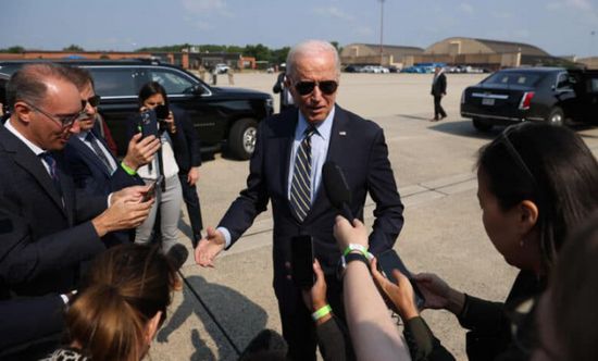 بايدن يتفقد دمار الحرائق بـ "هاواي"