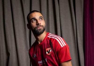 الكشف عن قميص النادي الأهلي الجديد.. يحمل شعار نادي القرن