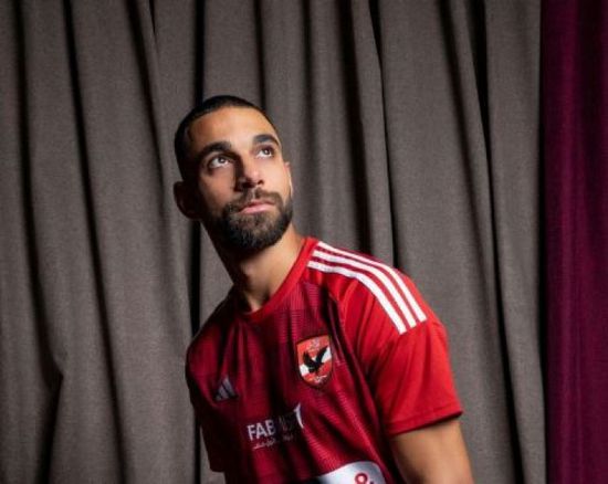 الكشف عن قميص النادي الأهلي الجديد.. يحمل شعار نادي القرن