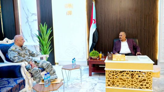 الرئيس الزُبيدي يبحث رفع جاهزية قوات خفر السواحل