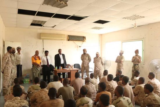 حقوقية انتقالي حضرموت تزور معسكر خفر السواحل بالشحر