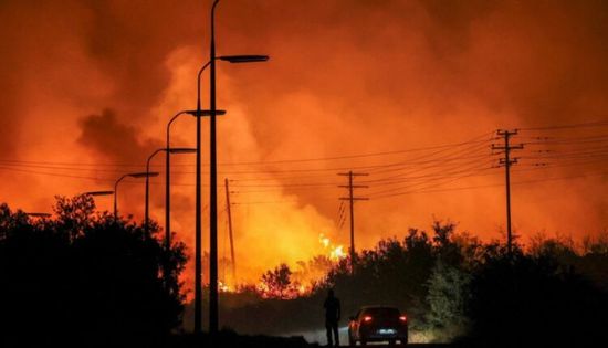 بسبب الحرائق.. إخلاء منطقة في محيط العاصمة اليونانية