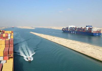 الملاحة بقناة السويس ستعاود انتظامها خلال ساعات