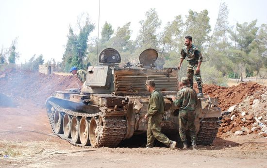 إصابة مدني جراء قذائف في غرب سوريا