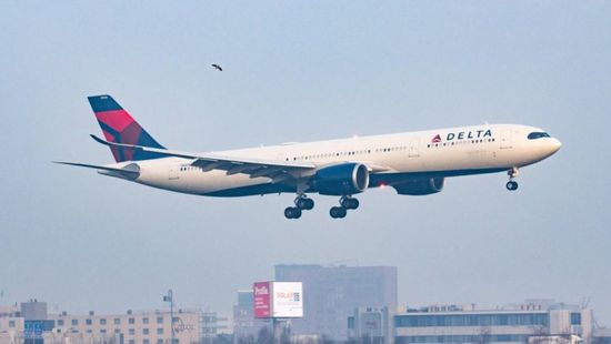 "أمريكان إيرلاينز" ترفع أجور ومكافآت الطيارين