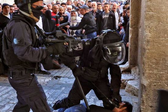 إصابة 4 فلسطينيين إثر مواجهات مع الشرطة الإسرائيلية بالقدس