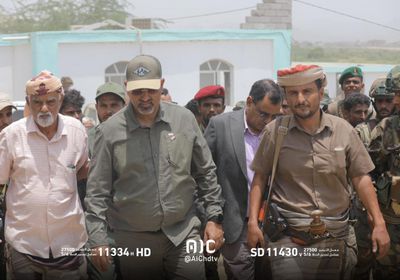 الرئيس الزُبيدي يزور أسرة الشهيد البطل عبداللطيف السيد بأبين