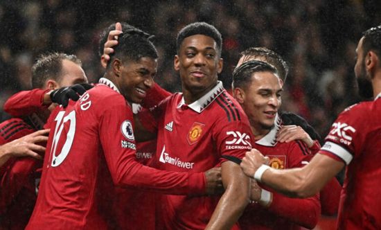 اليونايتد يصدم جماهيره بالتأخر بهدفين أمام نوتنغهام