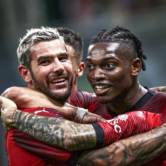 ميلان يكتسح تورينو برباعية في الدوري الإيطالي