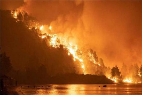 اتساع رقعة الحرائق يهدد مدينة كندية