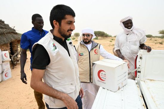 الهلال الأحمر الإماراتي يواصل توزيع السلال الغذائية في تشاد