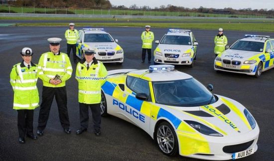 الشرطة الأمريكية تعتقل طفلًا مسلحًا حاول سرقة سيارة