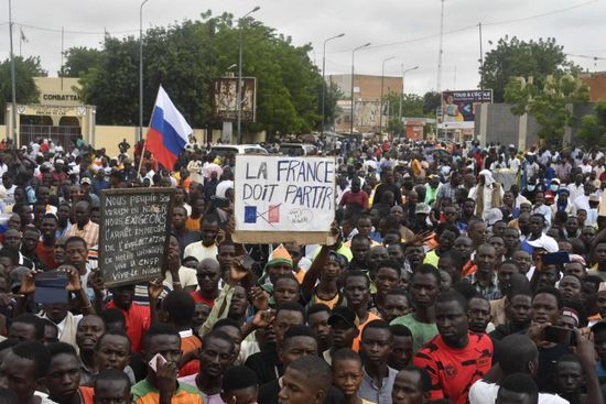 تظاهرة في النيجر تؤيد الانقلاب وتطالب برحيل القوات الفرنسية