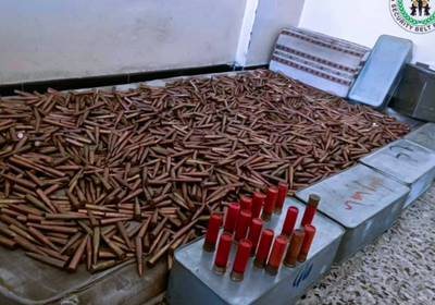 مهربة على حافلة.. إحباط تهريب آلاف الذخائر إلى عدن