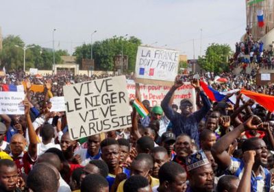 وسط ترقب حذر.. انتهاء مهلة قادة الانقلاب لمغادرة السفير الفرنسي النيجر