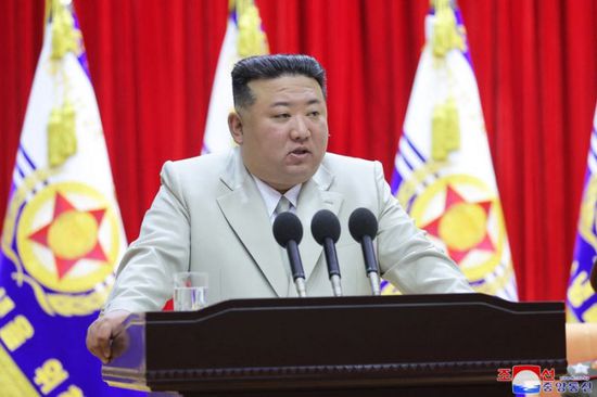 زعيم كوريا الشمالية يدعو لتعزيز القوات البحرية