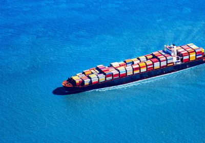 أكبر سفينة حاويات ترسو في ميناء الملك عبدالله بالسعودية