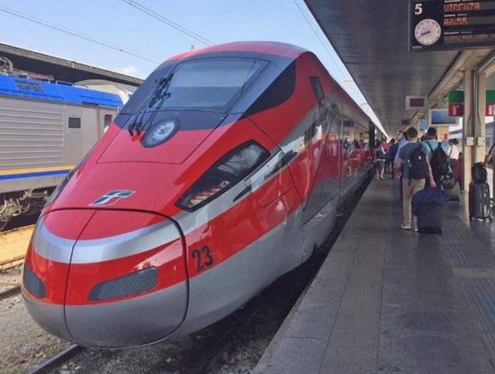 توقف حركة القطارات بانهيار صخري بين فرنسا وإيطاليا