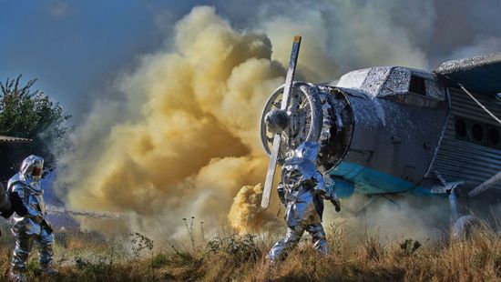 اندلاع النيران بطائرات نقل عسكرية في مطار بسكوف