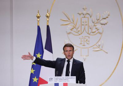 ماكرون يجري محادثات مع رئيس الوزراء العراقي