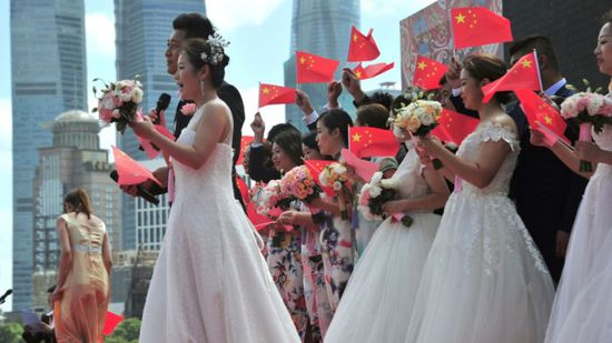 الصين تكافئ كل من يتزوج فتاة عشرينية