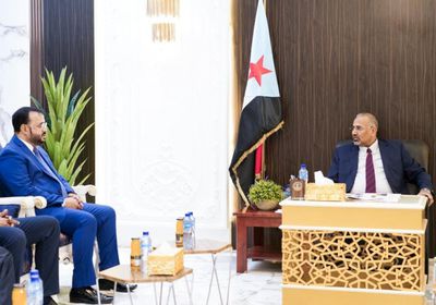 الرئيس الزُبيدي يطالب وزير الأشغال  بسرعة تأهيل شبكة الطرق