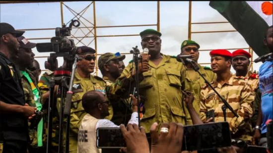 "إكواس" تقترح مرحلة انتقالية للانقلابيين بالنيجر لمدة 9 أشهر