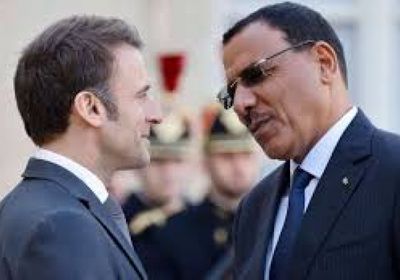 ماكرون: أتحدث مع رئيس النيجر المعزول بازوم يومياً