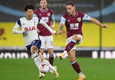 ثلاثية سون تقود توتنهام للفوز بخماسية على بيرنلي