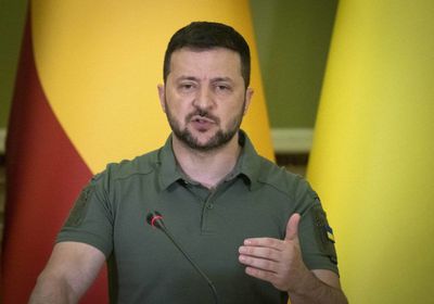 مستشار الرئيس الأوكراني الأسبق: زيلينسكي يكذب بشأن الوضع على الجبهة