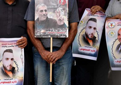 الأسرى الفلسطينيون يقررون الإضراب عن الطعام منتصف الشهر الجاري