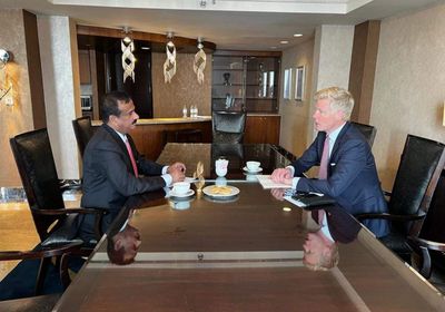 حول جهود السلطة المحلية.. لقاء يجمع محافظ شبوة والمبعوث الأممي