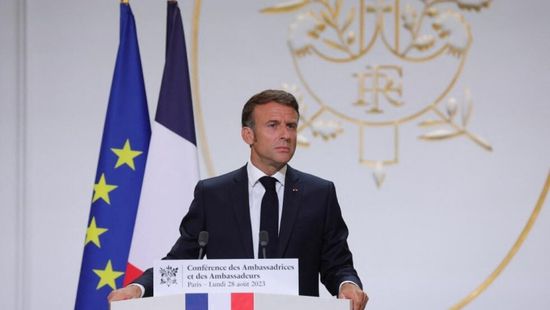 ماكرون: يجب حظر علم روسيا في أولمبياد باريس