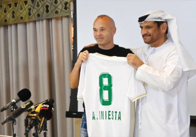 نادي الإمارات يتعاقد مع مدرب إنيستا السابق