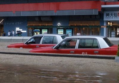 عاصفة ممطرة في اليونان تخلف دمارا واسعا