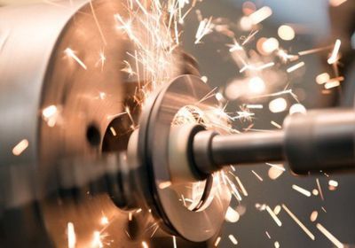 طلبيات المصانع الأمريكية تتراجع بأكثر من 2% في يوليو