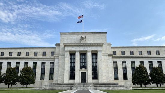 عضو بالفيدرالي الأمريكي: لا داع للتسرع برفع أسعار الفائدة