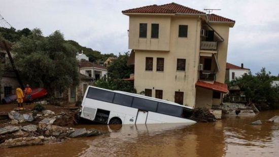ارتفاع عدد ضحايا فيضانات اليونان