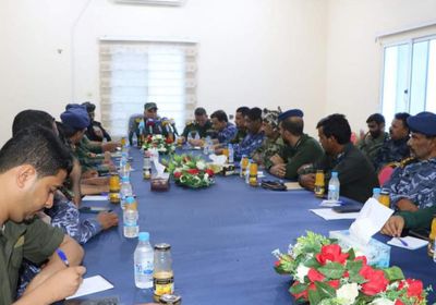 مدير شرطة ساحل حضرموت يوجه بتقييم أداء الأجهزة الأمنية