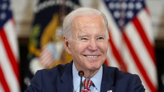 بايدن يتلعثم عند نطق اسم ولي العهد السعودي في قمة العشرين