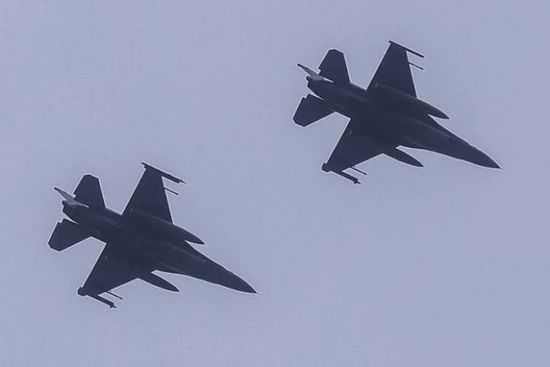 تايوان ترصد حاملة طائرات وتحليق 39 مقاتلة صينية