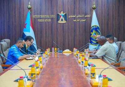 "الانتقالي" يطلب من "الهجرة الدولية" آلية عمل لإعادة اللاجئين