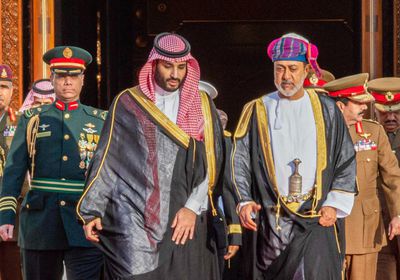 سلطان عمان يستقبل ولي العهد السعودي في مسقط