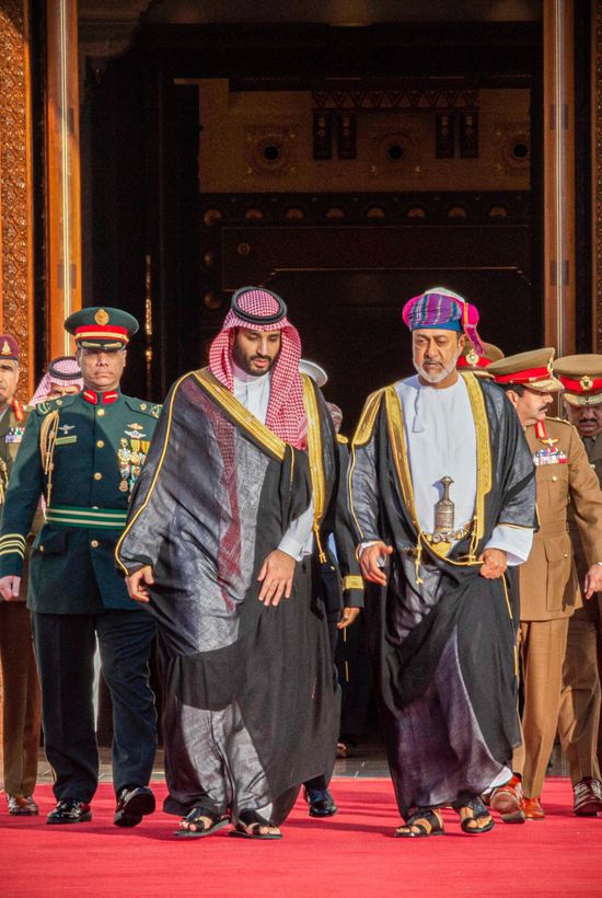 سلطان عمان يستقبل ولي العهد السعودي في مسقط