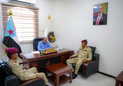 بن بريك يستقبل خريجي كلية زايد الثاني العسكرية